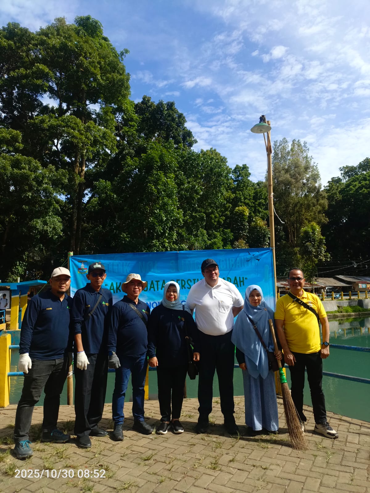 kerja-bakti-bersih-bersih-sungai-cibanten-upt-pengelolaan-sampah-dlh-kab-serang-dengan-klh-kementrian-lingkungan-hidup-jakrta-dalam-perogram-aksi-nyata-bersih-sampah